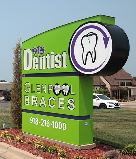 918 Dentist of Glenpool sign by the road
