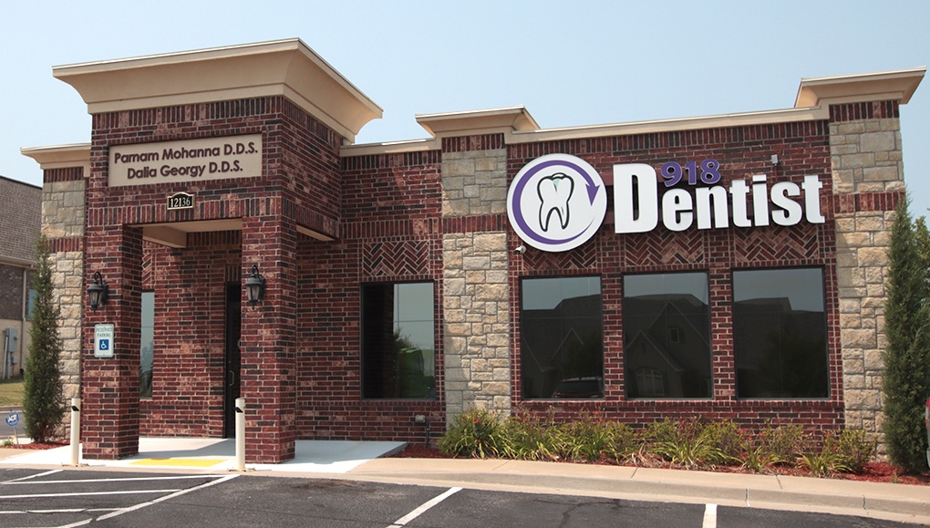 Front of 918 Dentist of Glenpool dental office building
