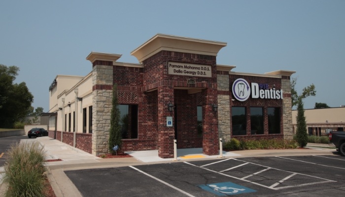 Outside view of Glenpool Oklahoma dental office building