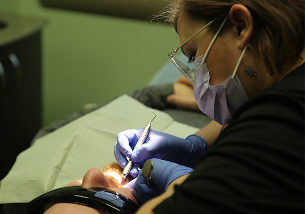 Dentist providing wisdom tooth extraction